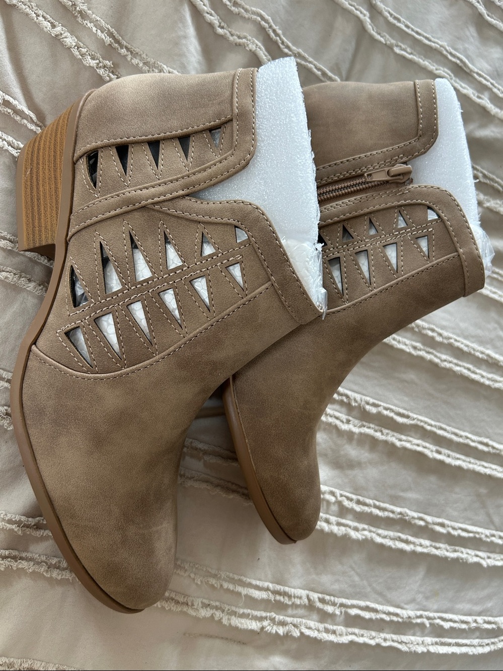 NWT Ankle Boots size 10